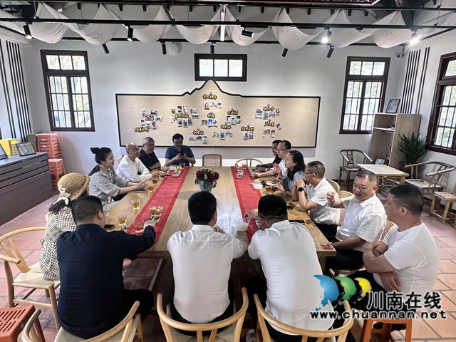 参观会员企业座谈会.jpg