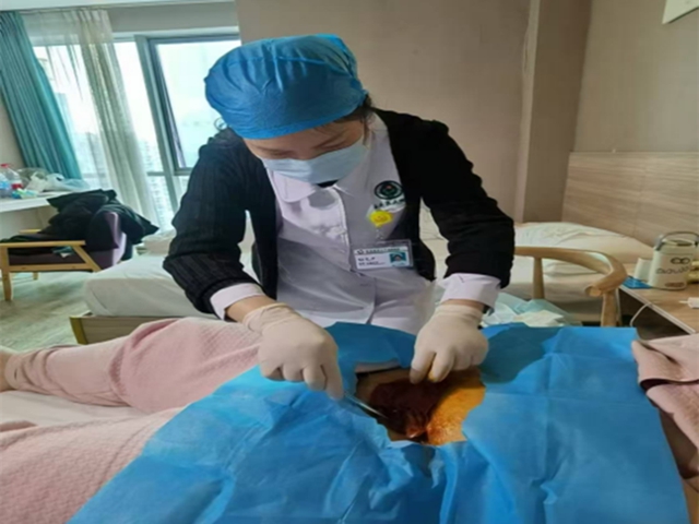西南医大附院：互联网+护理上门服务，在家就能享受专业护理！
