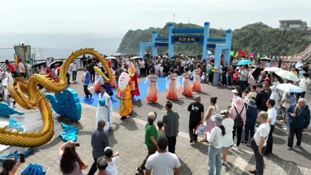 白天热闹到晚上！今年“五一”来泸州的你们太会耍，网友：看馋了！