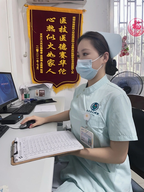 【西南医大附院75周年·00后“护”青春】呼吸与危重症医学科曾静：这份职业赋予我的，是成为他人生命微光的能力