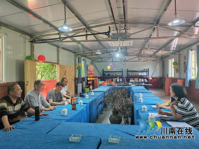 座谈会（曾佐然摄）.jpg