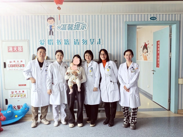 刚出生的女婴就患上恶性肿瘤，幸好遇到一群厉害的泸州医生！