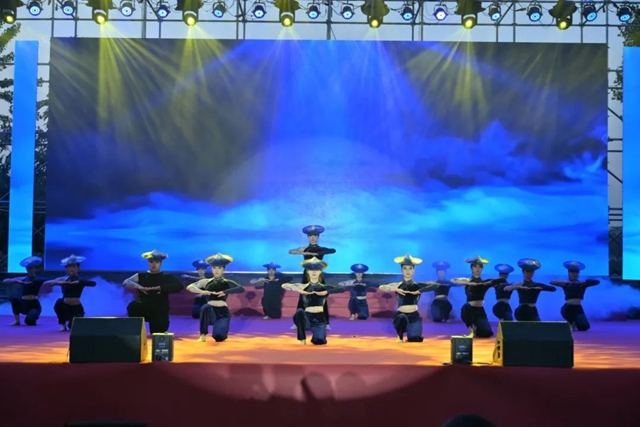 青春正好 未来可期——泸县建校举行2025年“正青春•创未来”校园艺术节暨欢送2025届毕业班文艺晚会(图5) 5.jpg