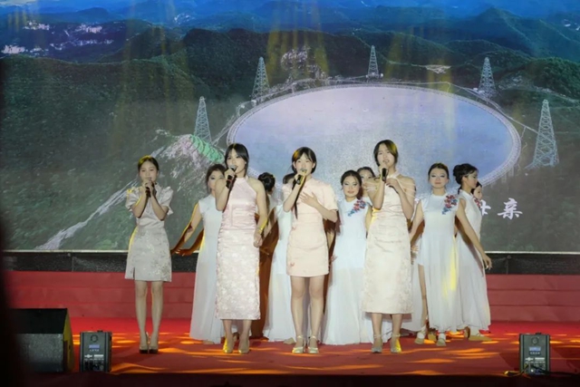 青春正好 未来可期——泸县建校举行2025年“正青春•创未来”校园艺术节暨欢送2025届毕业班文艺晚会(图9) 9.jpg