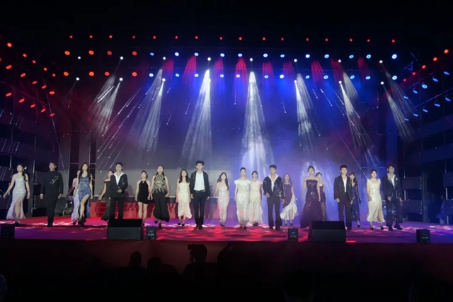 青春正好 未来可期——泸县建校举行2025年“正青春•创未来”校园艺术节暨欢送2025届毕业班文艺晚会(图14) 14.jpg