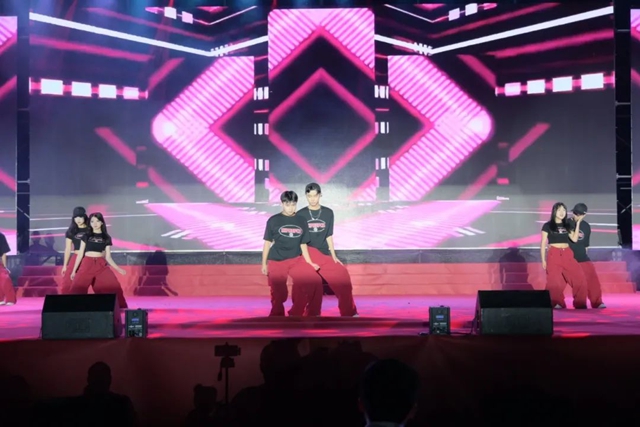 青春正好 未来可期——泸县建校举行2025年“正青春•创未来”校园艺术节暨欢送2025届毕业班文艺晚会(图10) 10.jpg