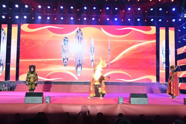 青春正好 未来可期——泸县建校举行2025年“正青春•创未来”校园艺术节暨欢送2025届毕业班文艺晚会(图19) 19.jpg