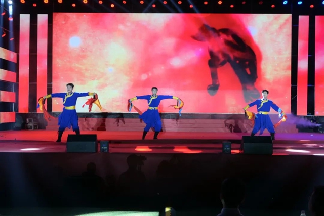 青春正好 未来可期——泸县建校举行2025年“正青春•创未来”校园艺术节暨欢送2025届毕业班文艺晚会(图22) 22.jpg