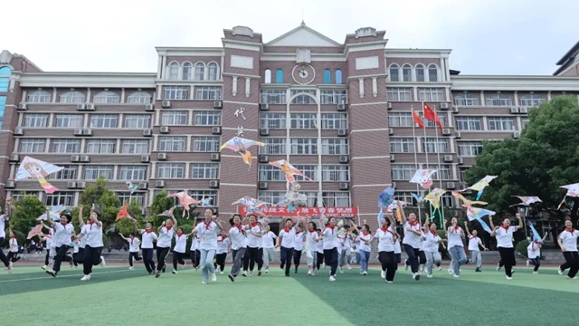 全国表彰!泸州两学校获评全国文明校园(图2) 2.jpg