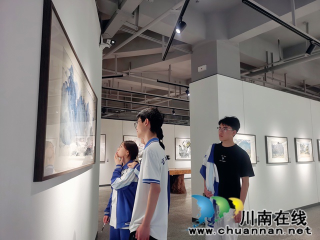 丹青映初心 美育润桃李┃陆贤能在合江中学深情讲述艺术人生与桑梓情怀(图6) 3DAC5905561F659323172ED9704426A3.jpg