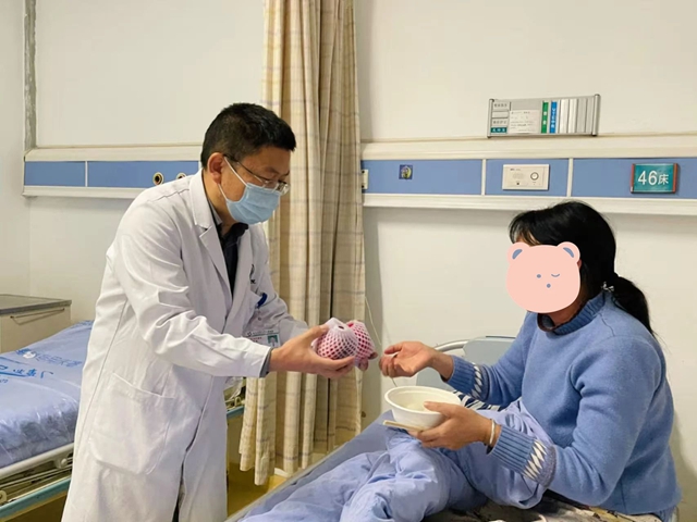 托起基层百姓“健康梦”丨“博士天团”带头人刘勇:“努力让患者花最少的钱治好病”(图2) 2.jpg