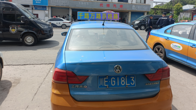 知路·爱路·护路┃泸州市开展“5·26”爱路护路主题宣传活动(图5) 05_副本.png