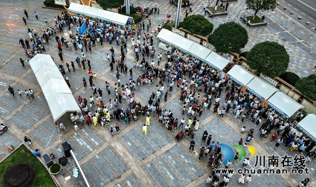 古蔺端午夜,中医药文化夜市“烟火气”升腾(图2) 2.jpg