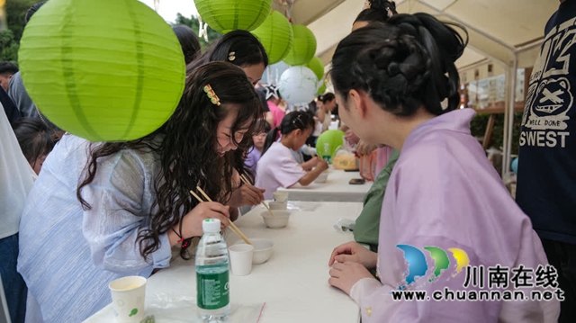 古蔺端午夜,中医药文化夜市“烟火气”升腾(图3) 3.jpg