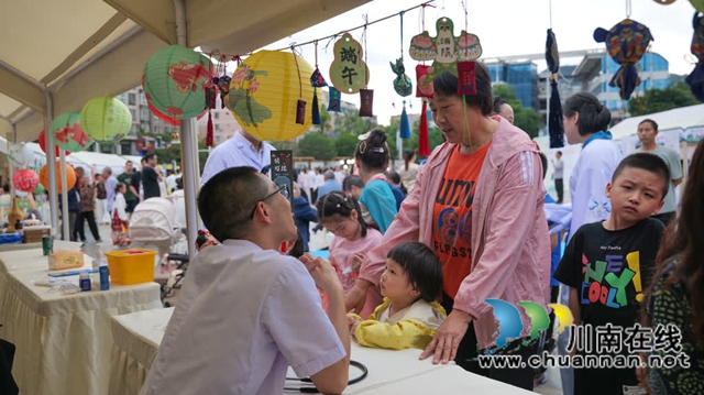 古蔺端午夜,中医药文化夜市“烟火气”升腾(图5) 5.jpg