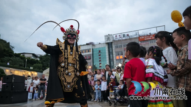 古蔺端午夜,中医药文化夜市“烟火气”升腾(图6) 6.jpg
