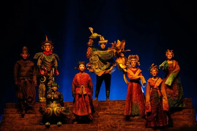 文物“活”起来,文化“火”起来——6月2日晚纳溪区首次引入大型奇幻冒险儿童剧《博物馆奇幻之旅》(图4) 4.jpg