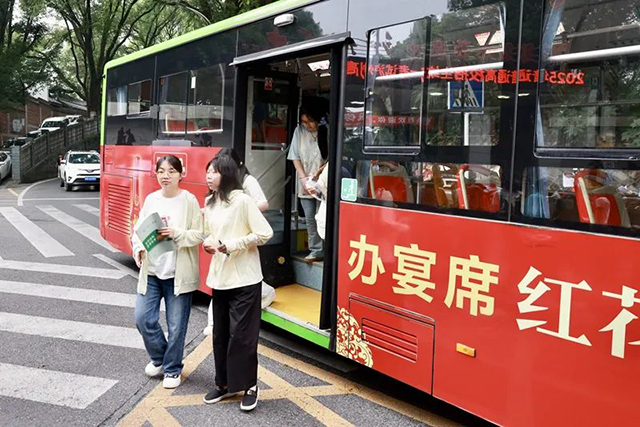 开考了!直击泸州2025高考首日现场(图3) 3.jpg