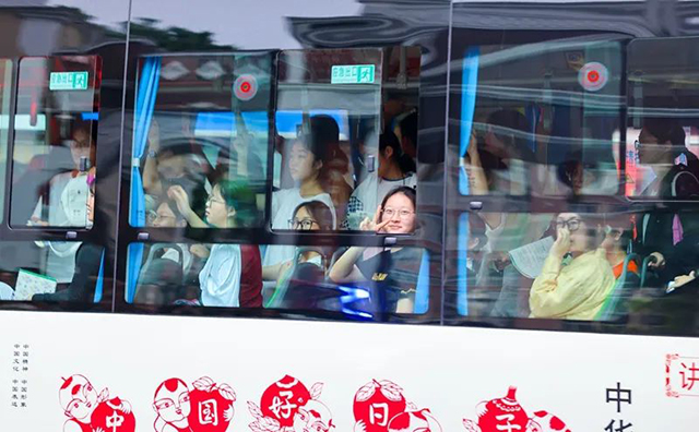 开考了!直击泸州2025高考首日现场(图2) 2.jpg