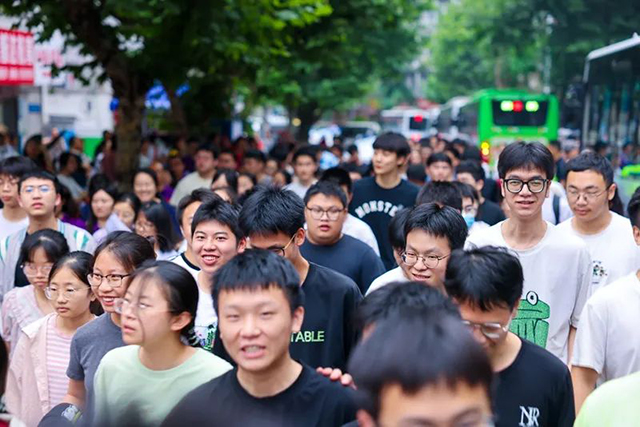 开考了!直击泸州2025高考首日现场(图6) 6.jpg