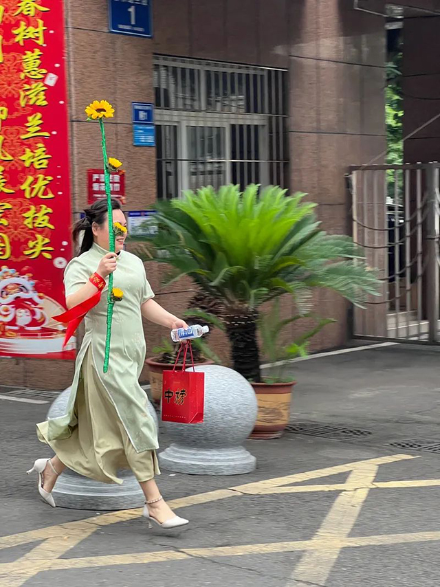 开考了!直击泸州2025高考首日现场(图15) 15.jpg