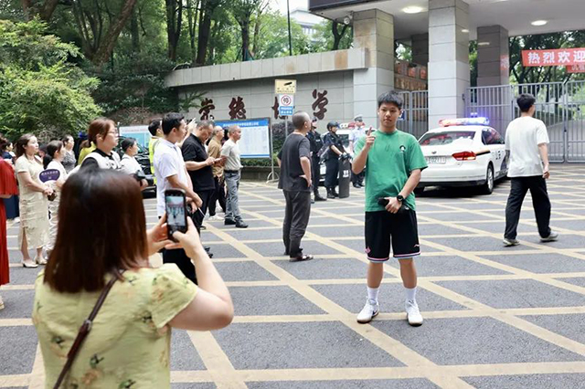 开考了!直击泸州2025高考首日现场(图26) 27.jpg