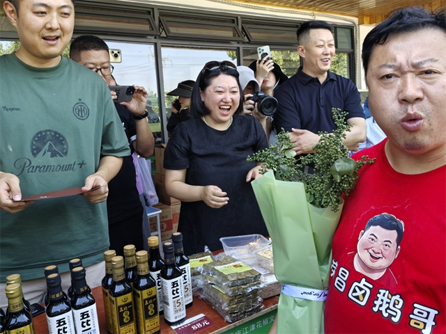 合江新联会：新阶非遗产品亮相首届重庆江津花椒文体旅消费季暨第三届“椒之易”杯花椒BA篮球赛