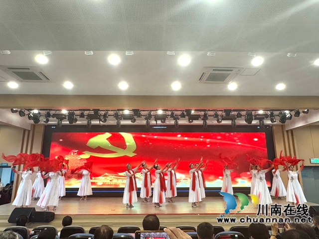 党徽闪耀映初心,“七一”欢歌聚民心|龙马潭区红星街道春晖社区隆重举办庆祝建党104周年主题活动(图1) d9517875a67ede07a4c3f34152d347d.jpg