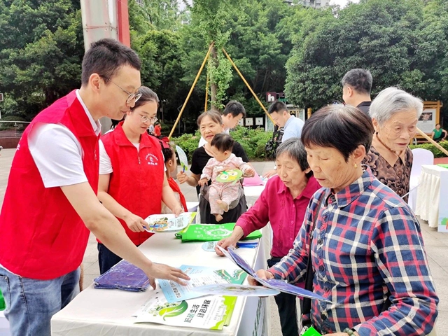 泸州市开展全国节能宣传周和全国低碳日集中宣传活动(图2) 2.jpg