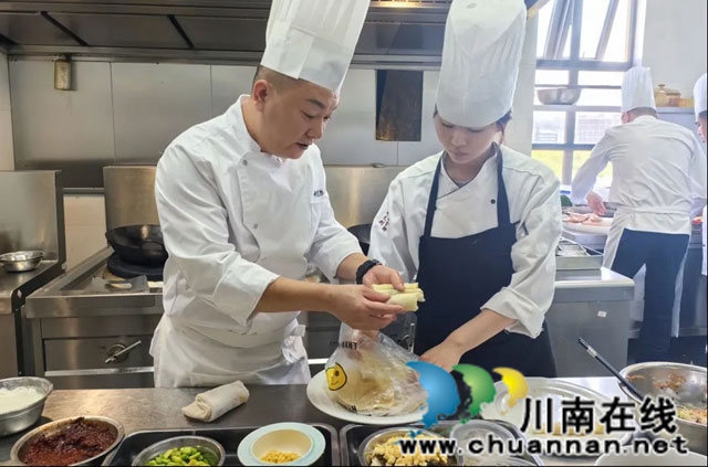 泸职院泸菜传承人大师班.jpg