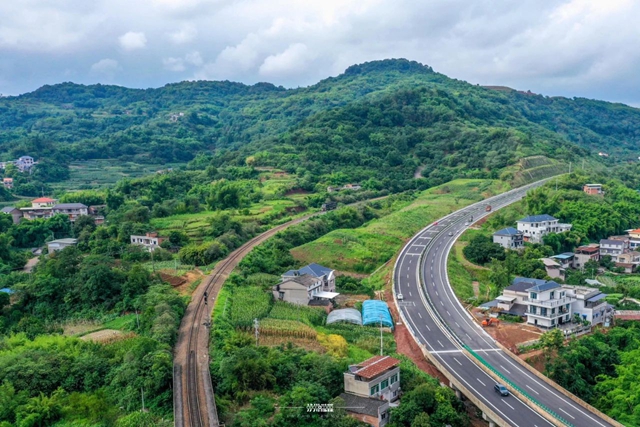 泸州这条公路昨日通车试运行，泸宜渝互联互通更进一步