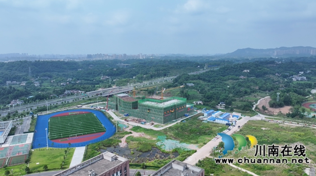 纳溪:“干两头、歇中间”......纳溪错峰施工保进度(图1) 纳溪1.jpg