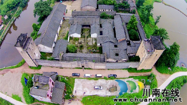 清风古镇·铁骨忠心——泸县屈氏庄园全景.jpg