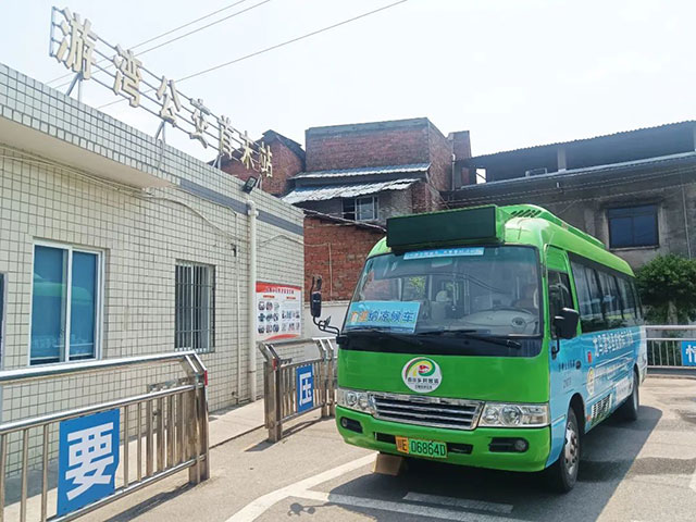 清凉港湾 幸福同行┃空调车变“候车室”,泸州公交创新推出“清凉驿站”!(图2) 2.jpg