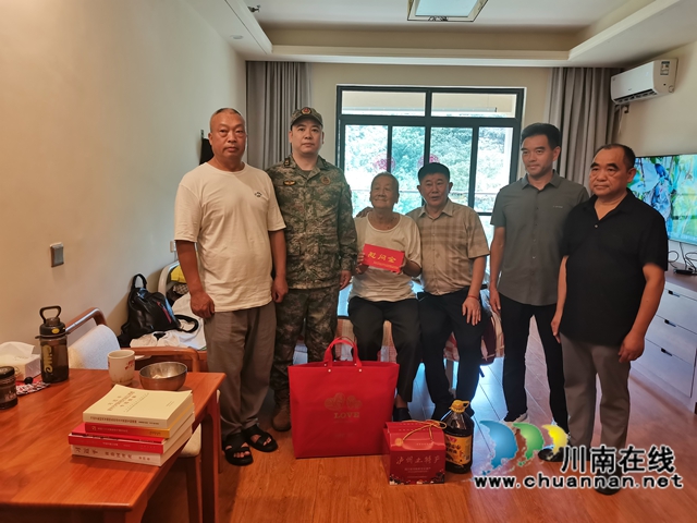 龙马潭区鱼塘街道携手鱼塘街道乡贤联谊会开展“八一”慰问活动(图3) 微信图片_2025-07-25_162859_005.jpg