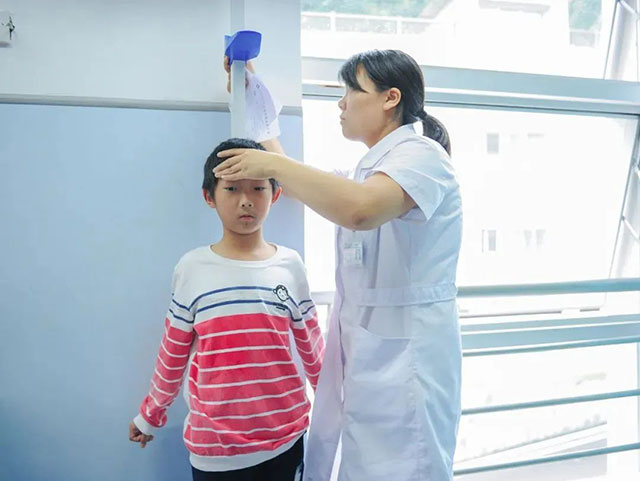 用爱心浇灌的两对连体“姐妹花”,长大后选择“医”路追随~(图11) 11.jpg