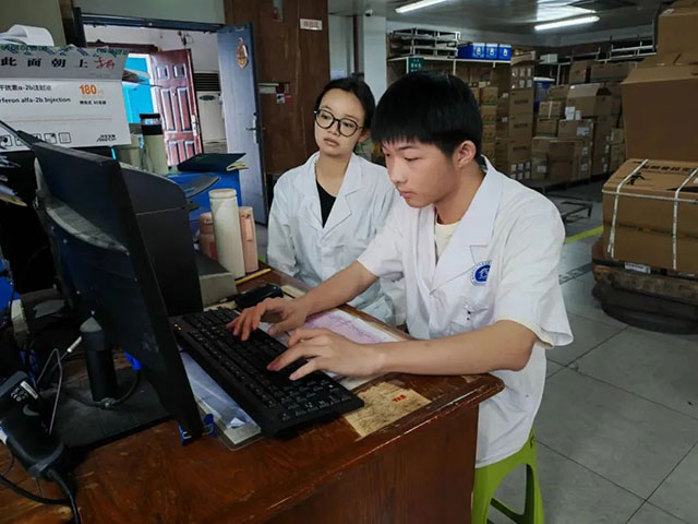 用爱心浇灌的两对连体“姐妹花”,长大后选择“医”路追随~(图13) 13.jpg