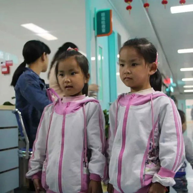 用爱心浇灌的两对连体“姐妹花”,长大后选择“医”路追随~(图17) 17.jpg