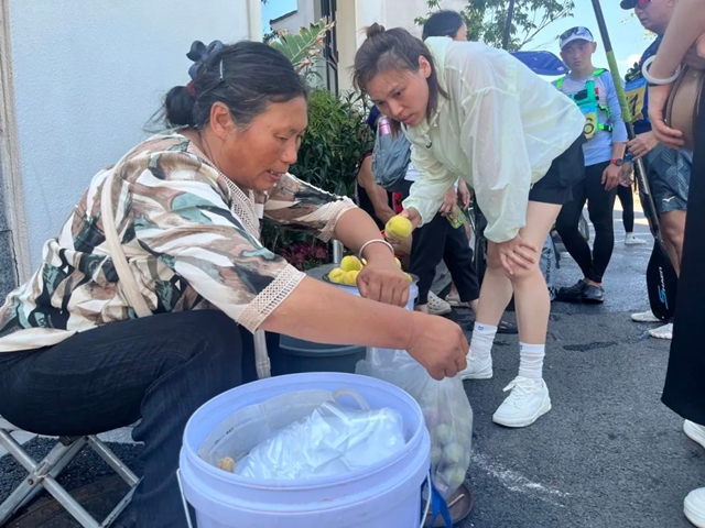 “流量”变“留量”!宜宾市首届桨板公开赛太燃了(图6) 6.jpg