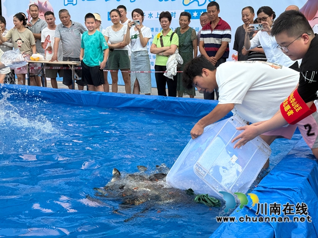 龙马潭区鱼塘街道云华山社区举办“智慧云华·清凉一夏”亲子水上派对(图4) c8f64884780ab0303cba1285d9fe59ed.jpg