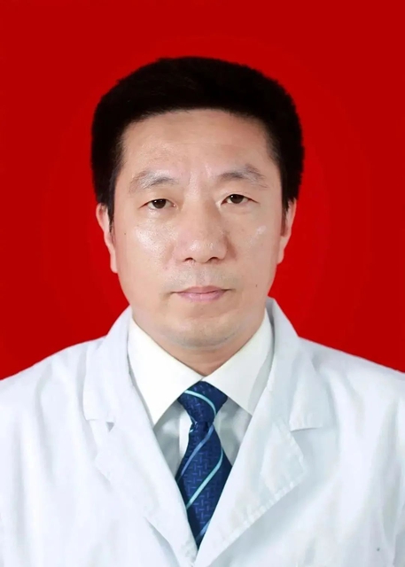 【吓人】泸州2米长蛇溜进小区……(图1) 蛇1.jpg