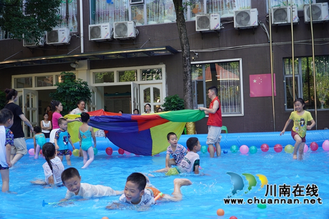 清凉一夏 趣玩水吧|泸县开展防溺水安全教育暨戏水亲子公益活动(图6) 戏水(刘孝春).jpg