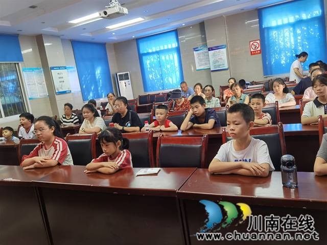 龙马潭区小市街道合道街社区开展 “拒绝毒品 青春不‘毒’行”青少年禁毒知识讲座(图1) c66717334810f78220ae519f6cc477b.jpg