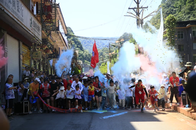 古蔺县2025年第十四届黄荆老林英雄会启幕 文旅融合绘就“烟火”黄荆