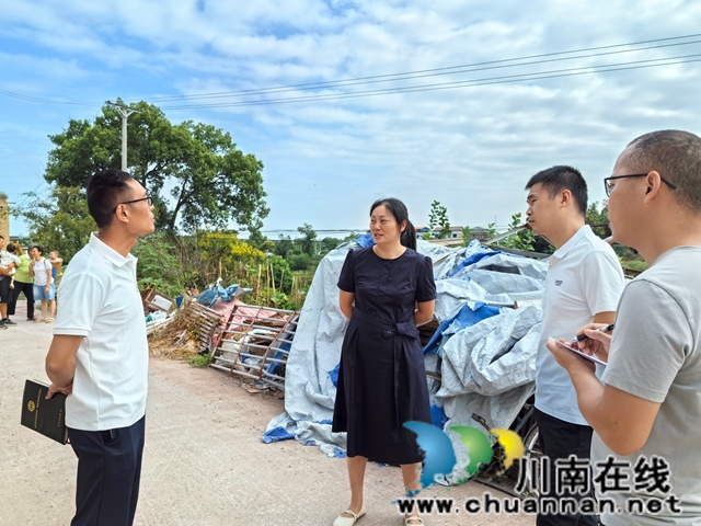 走访组在泸县玄滩镇新发站家庭农场开展调研.jpg