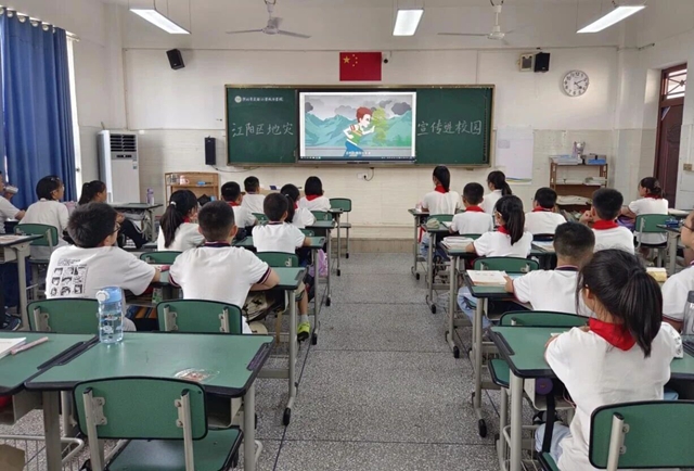 地灾科普进校园 筑牢安全“防护”墙|泸州自规系统深入各校开讲开学第一课(图4) 4.jpg