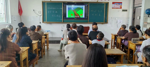 地灾科普进校园 筑牢安全“防护”墙|泸州自规系统深入各校开讲开学第一课(图10) 10.jpg