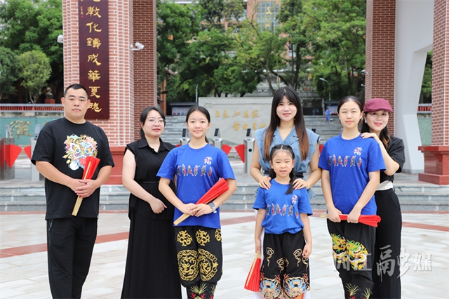 内江3个姑娘太会玩！被网友追更催 “下一站”