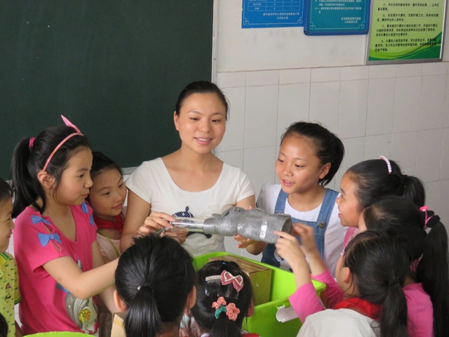 师者如光 | 蒋坤苹:25载燃灯 为学生照亮科学星途(图5) 5.jpg