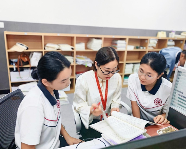 师者如光 | 张荣燕:十二载躬耕育桃李 一片丹心润芳华(图3) 3.jpg